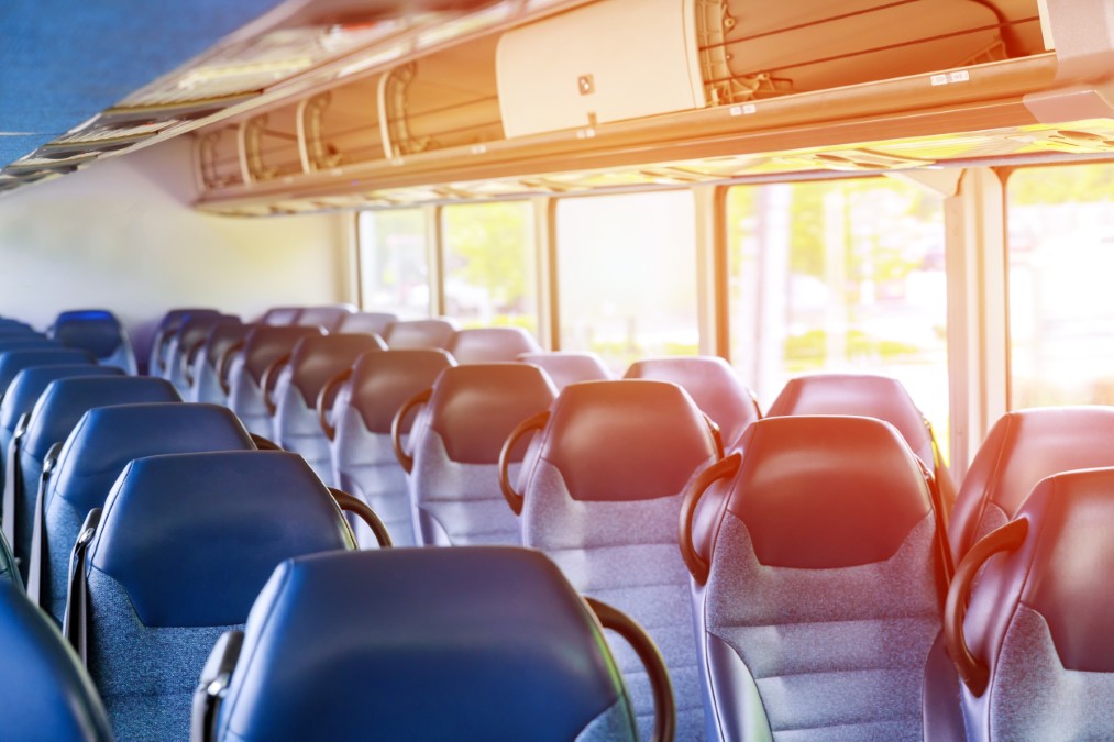 Tarif location bus 50 places avec chauffeur et intérieur confortable