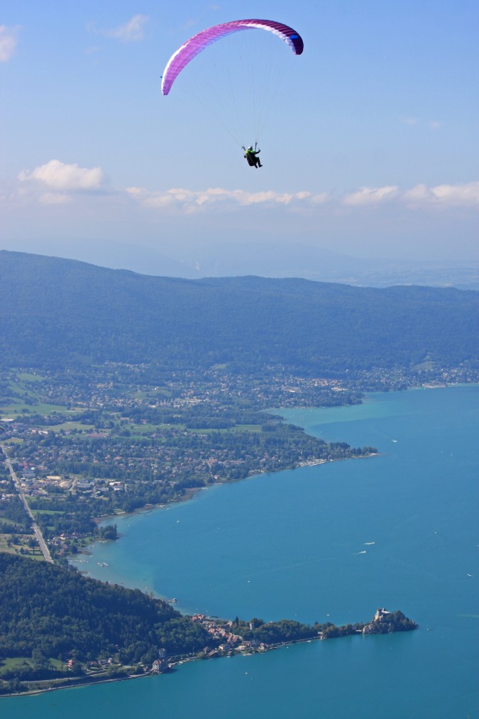 Activité Annecy en parapente au-dessus du lac et des montagnes