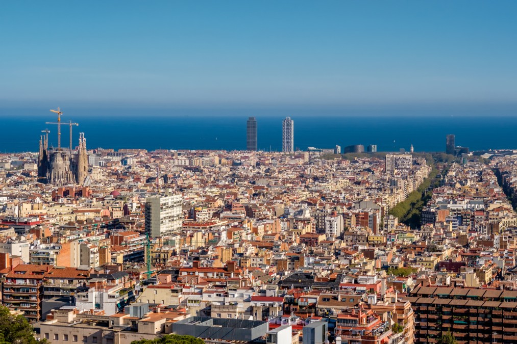 Où loger à Barcelone : vue panoramique sur la ville et le célèbre quartier de la Sagrada Familia.